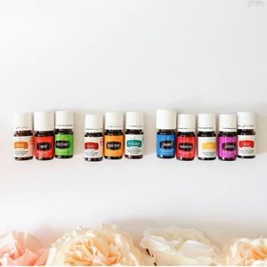 YoungLiving premium kit. 11 oils and diffuser.